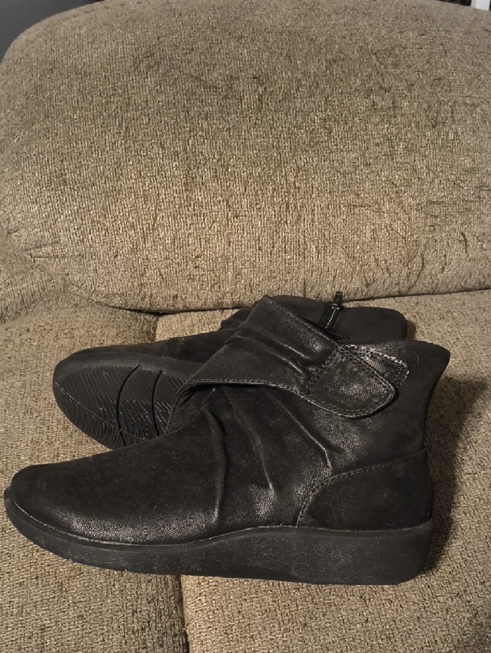 Cloudsteppers by Clarks Black Women's Ankle Boots - Picture 5 of 8